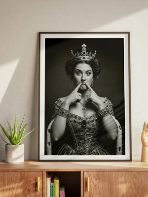 Funny Queen Portrait Wall Art – Whimsical Royalty Digital Print in Black and White